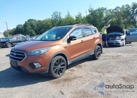 2017 Ford Escape Titanium из США, поврежденный, VIN 1FMCU9J91HUB91088